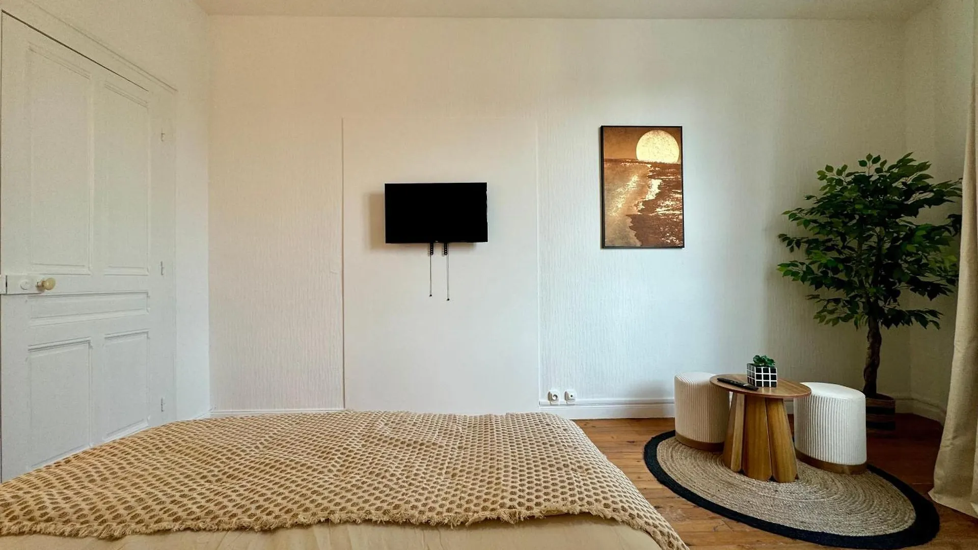 Suite Camiz Villeurbanne 0*,