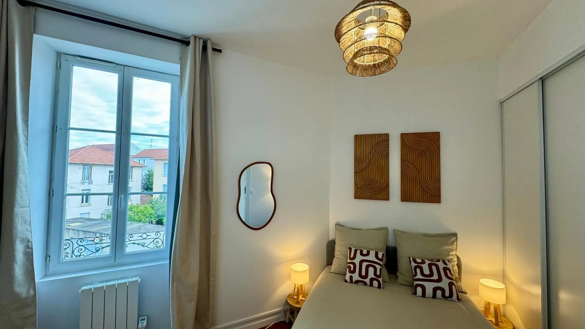 Suite Camiz Villeurbanne 0*,  France