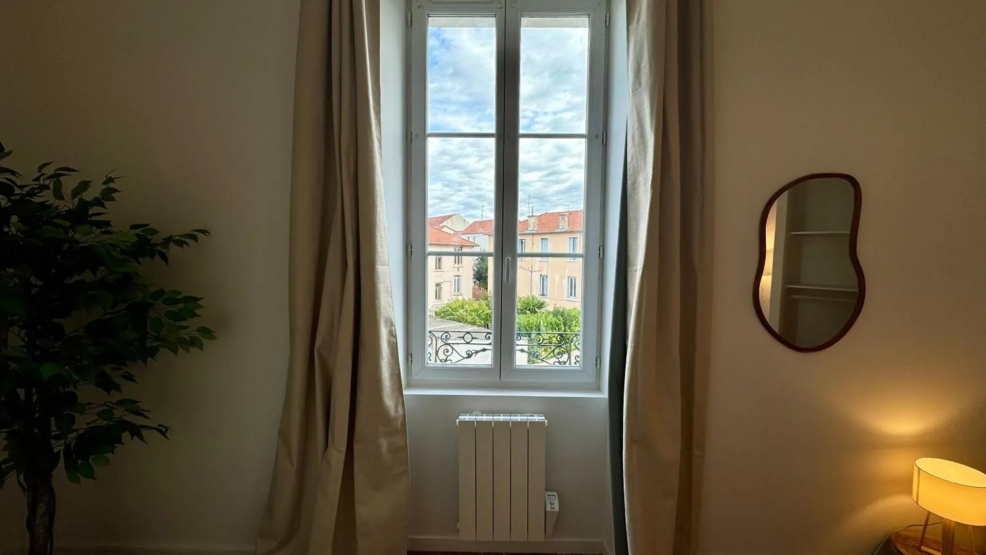 Suite Camiz Villeurbanne 0*,  France